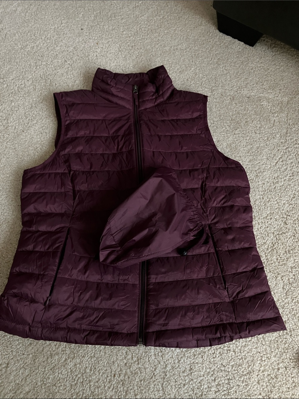 Amazon Essentials Quilted Packable Vest in Plum large